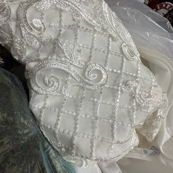 Madi lane wedding dress - Picture 10 of 11